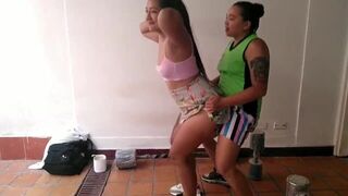 la estudiante cachonda quiere follarse a la instructora del gimnasio - porn video
